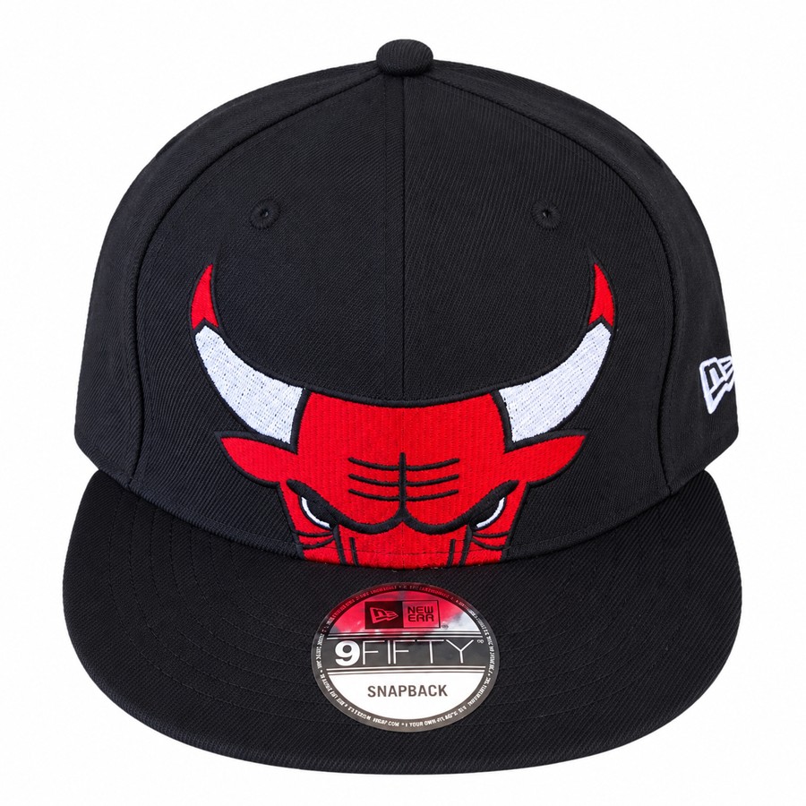 Chicago Bulls • Black oversized-logo snapback