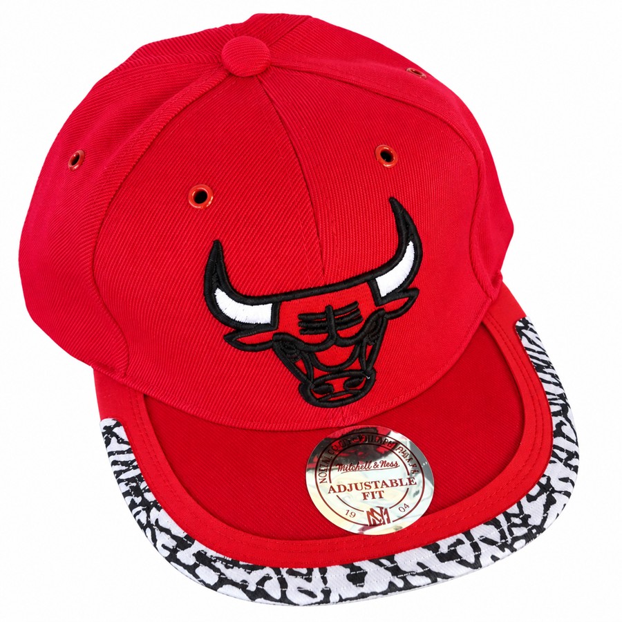 Chicago Bulls • Red cracked-edge adjustable