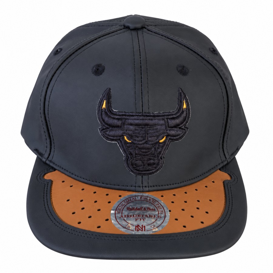 Chicago Bulls • Black & tan leather-look adjustable